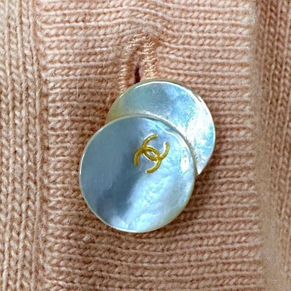 Vtg Chanel 99C Cruise 100% Cashmere Cardigan Peach FR36 CC Logo Button Old Money - Picture 4 of 11